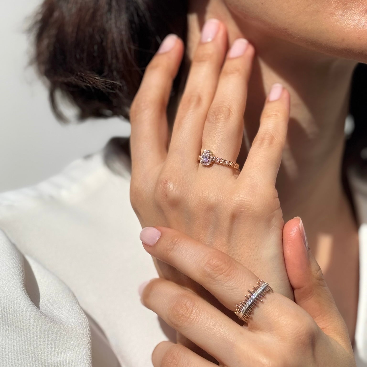 Baton yüzük detay görünüm - 14K altın baget pırlanta yüzük - Ala Fine Jewelry