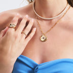 ivine Center pırlanta yüzük parmakta görünümü, 14K altın üzerinde baget kesim pırlanta