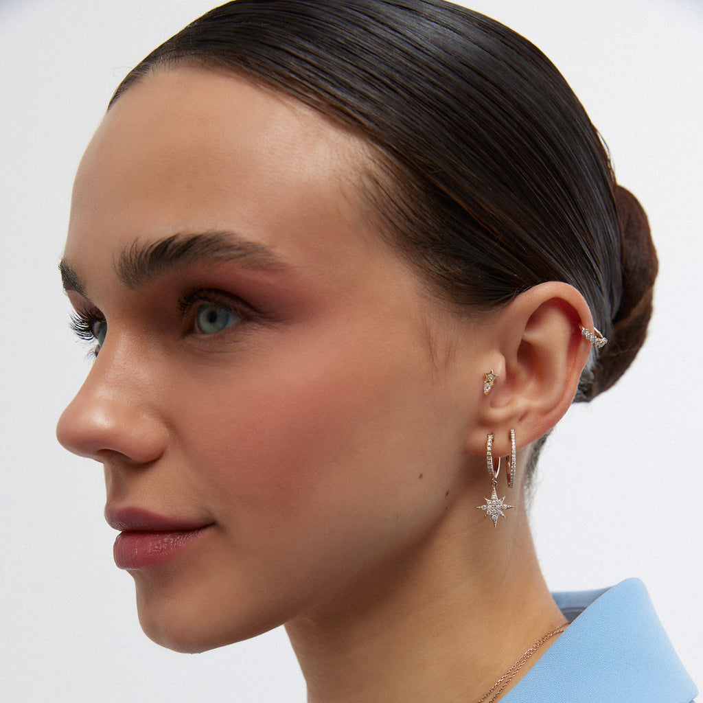 14K altın Shine Drop piercing - damla tasarımlı pırlanta detaylı helix tragus piercing, kulakta görünüm