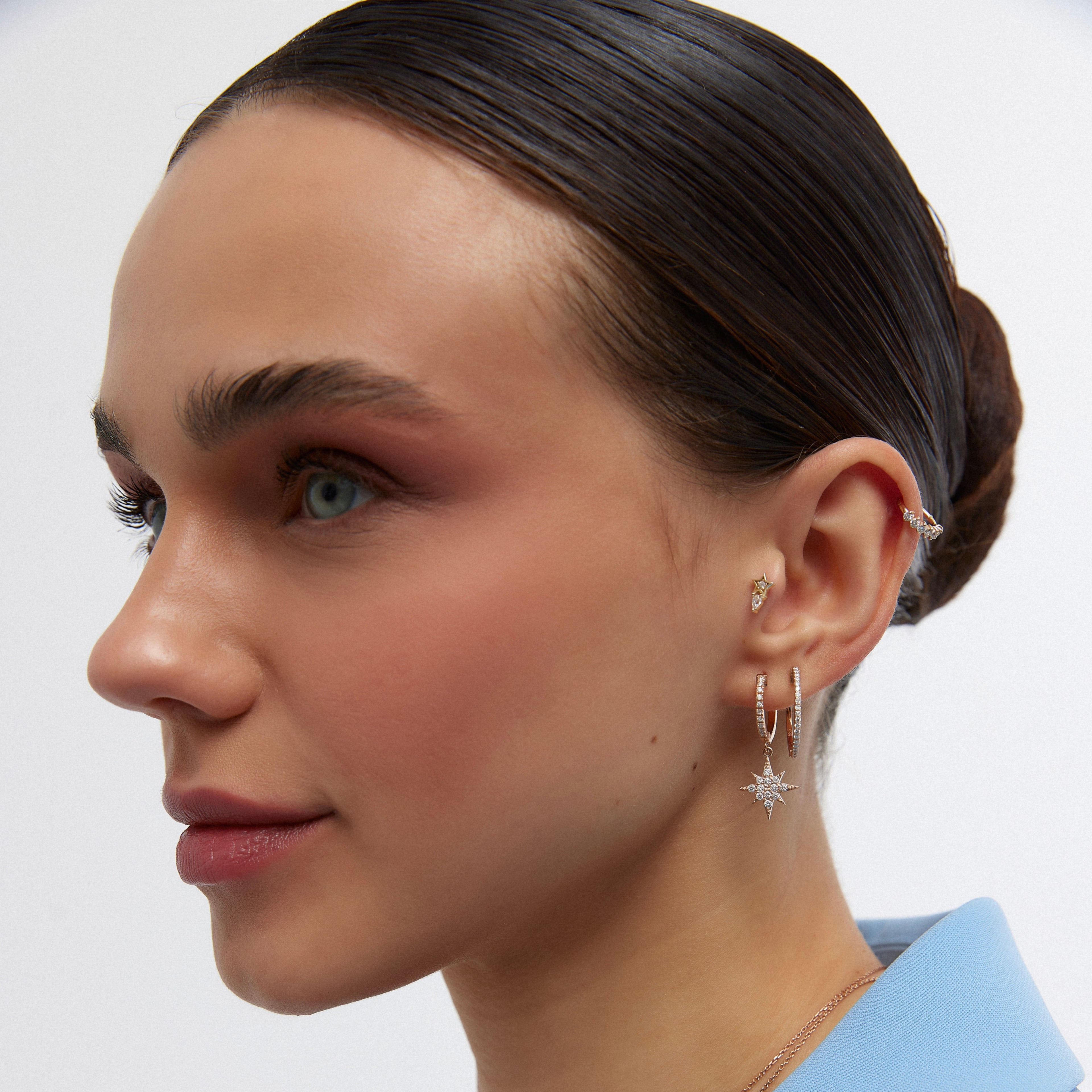 14K altın Shine Drop piercing - damla tasarımlı pırlanta detaylı helix tragus piercing, kulakta görünüm