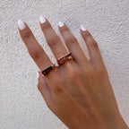 Baguetta yüzük 14K altın model parmağında