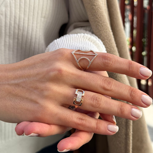 Arch yüzük detay görünüm - 14K altın baget pırlanta yüzük - Ala Fine Jewelry