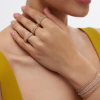 Diamond Shield Yüzük parmakta görünümü - 14K altın pırlanta yüzük