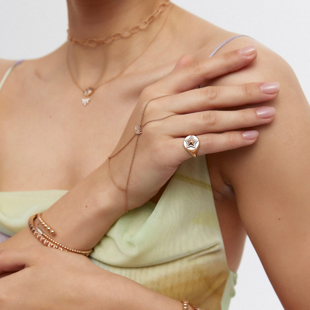 14K altın Evil Eye Şahmeran bileklik - nazar boncuğu tasarımlı pırlanta detaylı bileklik, elde görünüm