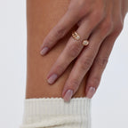 Twine 14K altın yüzük yakın çekim, pırlanta detayları