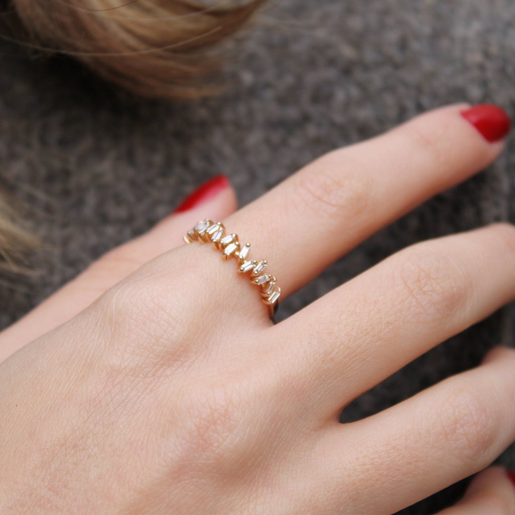 Baguette's Yüzük parmakta görünümü - 14K altın baget pırlanta yüzük