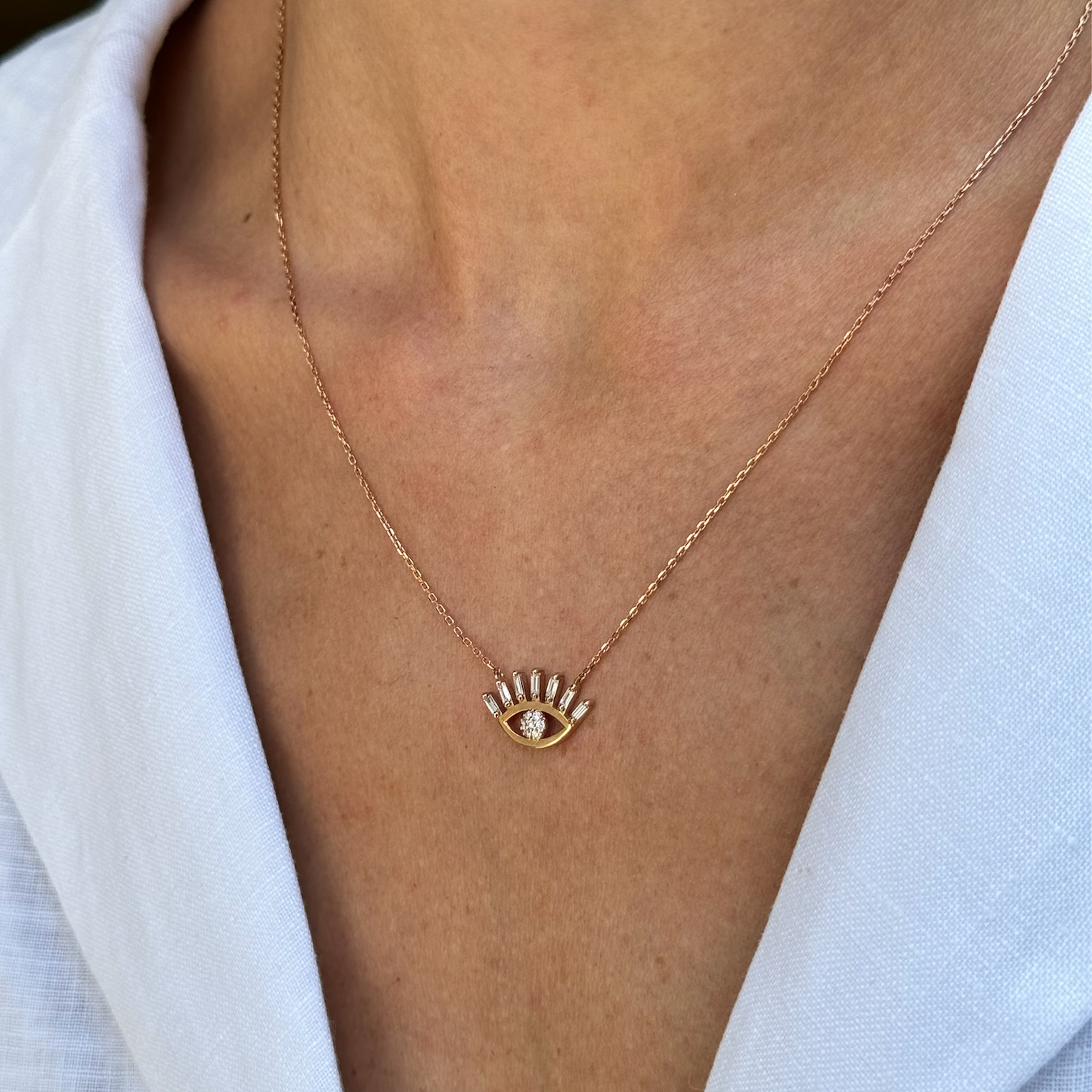Pırlanta nazar boncuğu kolye boyunda görünümü - 14K altın el yapımı tasarım