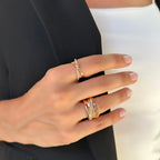 Evaris pırlanta yüzük parmakta görünümü, 14K altın üzerinde parlak pırlanta dizilimi