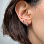 Nano Diamond küpe kulakta görünüm - 14K altın pırlanta halka küpe - Ala Fine Jewelry