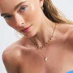 Whirl Hoops pırlanta küpe kulakta görünümü, 14K altın üzerinde parlak pırlanta dizilimi