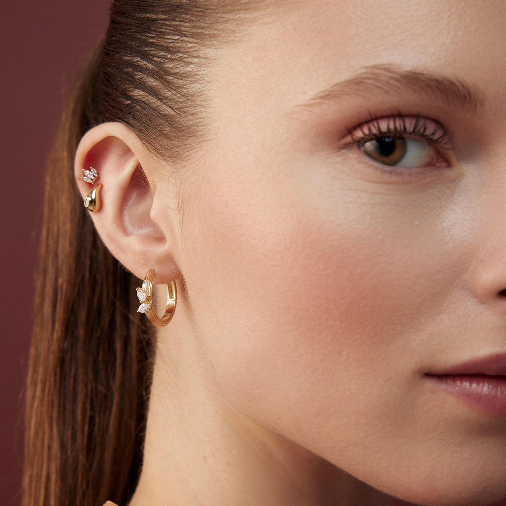 Crownled küpe yan profil pırlanta detay