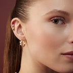 Crownled küpe yan profil pırlanta detay