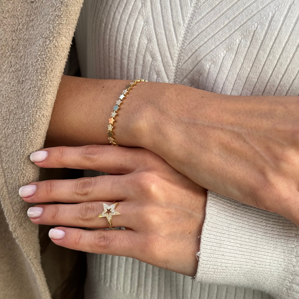 Glora pırlanta yüzük 14K altın baget taşlı - parmak üzerinde görünüm