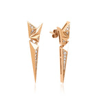 14K altın pırlanta taşlı Peony sallantılı küpe detay görünümü