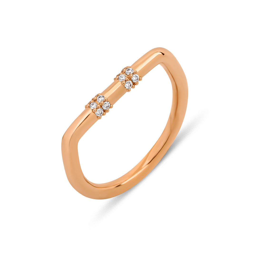 Cropped Diamond 14K altın yüzük yakın çekim, pırlanta detayları