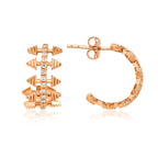 Arrowen 14K altın halka küpe yakın çekim, pırlanta detayları