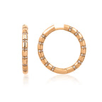 Space Hoop 14K altın halka küpe yakın çekim, pırlanta detayları