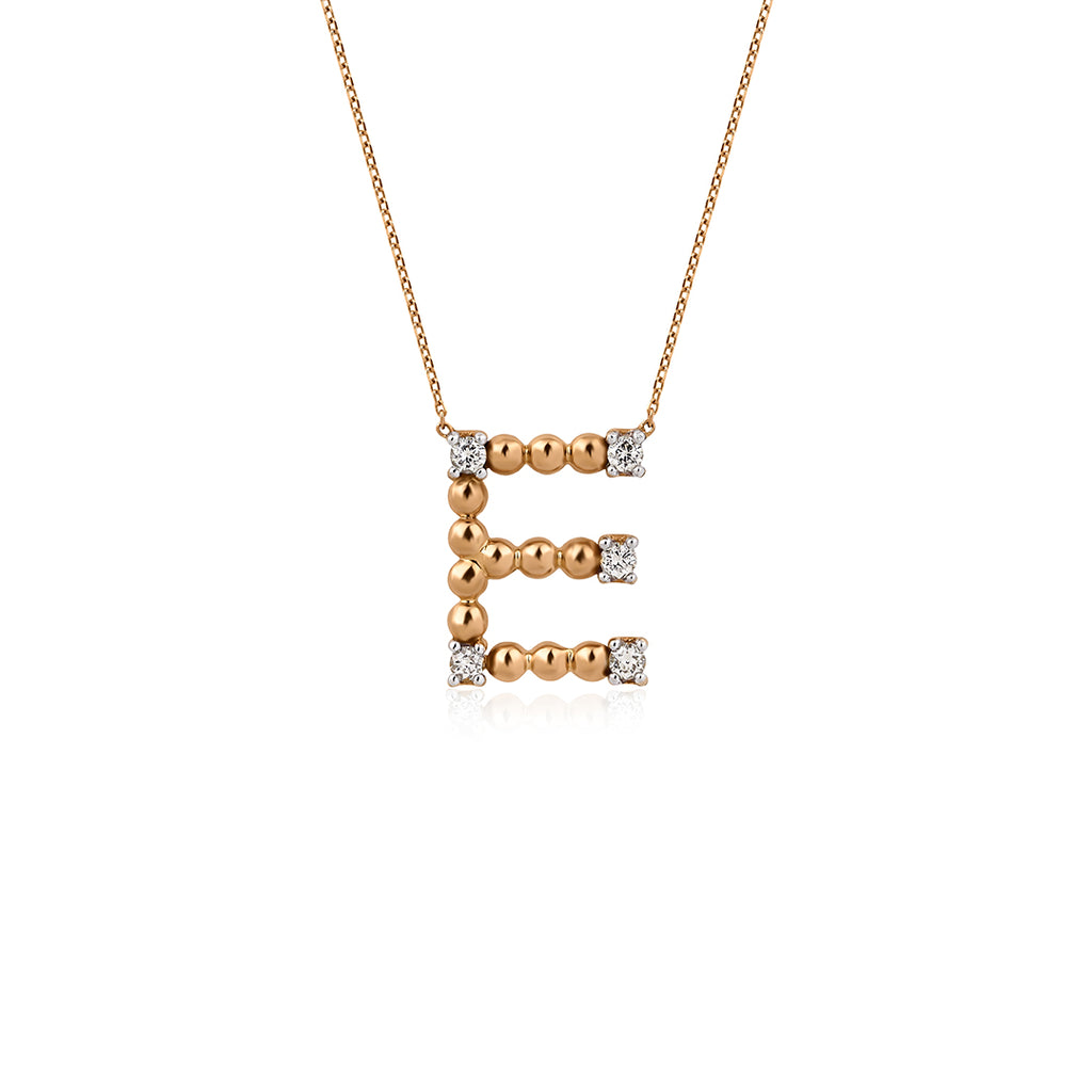 Bamblo Diamond 14K altın harf kolye yakın çekim, pırlanta detayları, E harfi