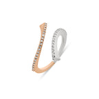 Dual Flame 14K altın yüzük, baget pırlanta detayları ile beyaz zemin üzerinde