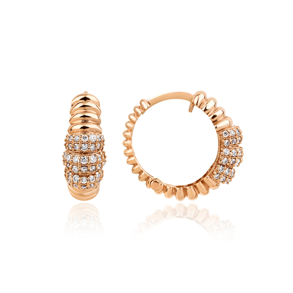  (DSC09104copy.jpg): Önerilen alt text: "Golden Puff 14K altın pırlanta küpe, zarif halka tasarım, 0.44 ct E-VS pırlanta detayları