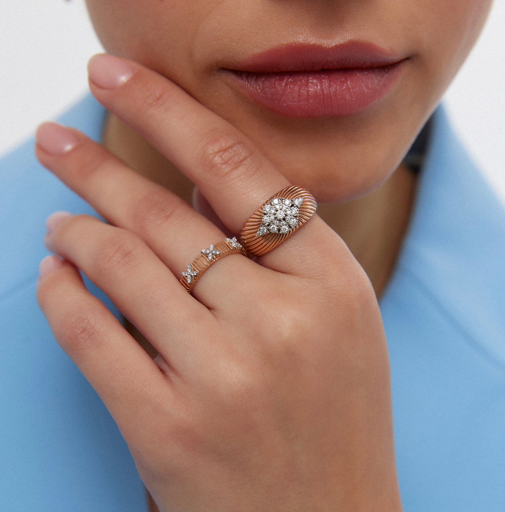 Oyster Yüzük - 0.26 ct pırlanta zarif tasarım 14K altın yüzük parmakta görünümü