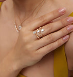 Twisted Baguette Yüzük parmakta görünümü - 14K altın pırlanta yüzük