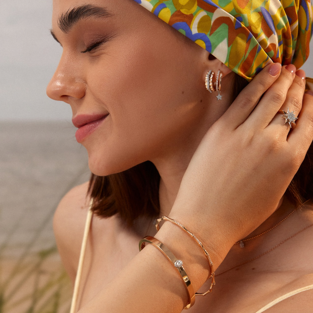 Drop it Bileklik - 0.21 ct pırlanta damla tasarım 14K altın bileklik bilekte görünümü