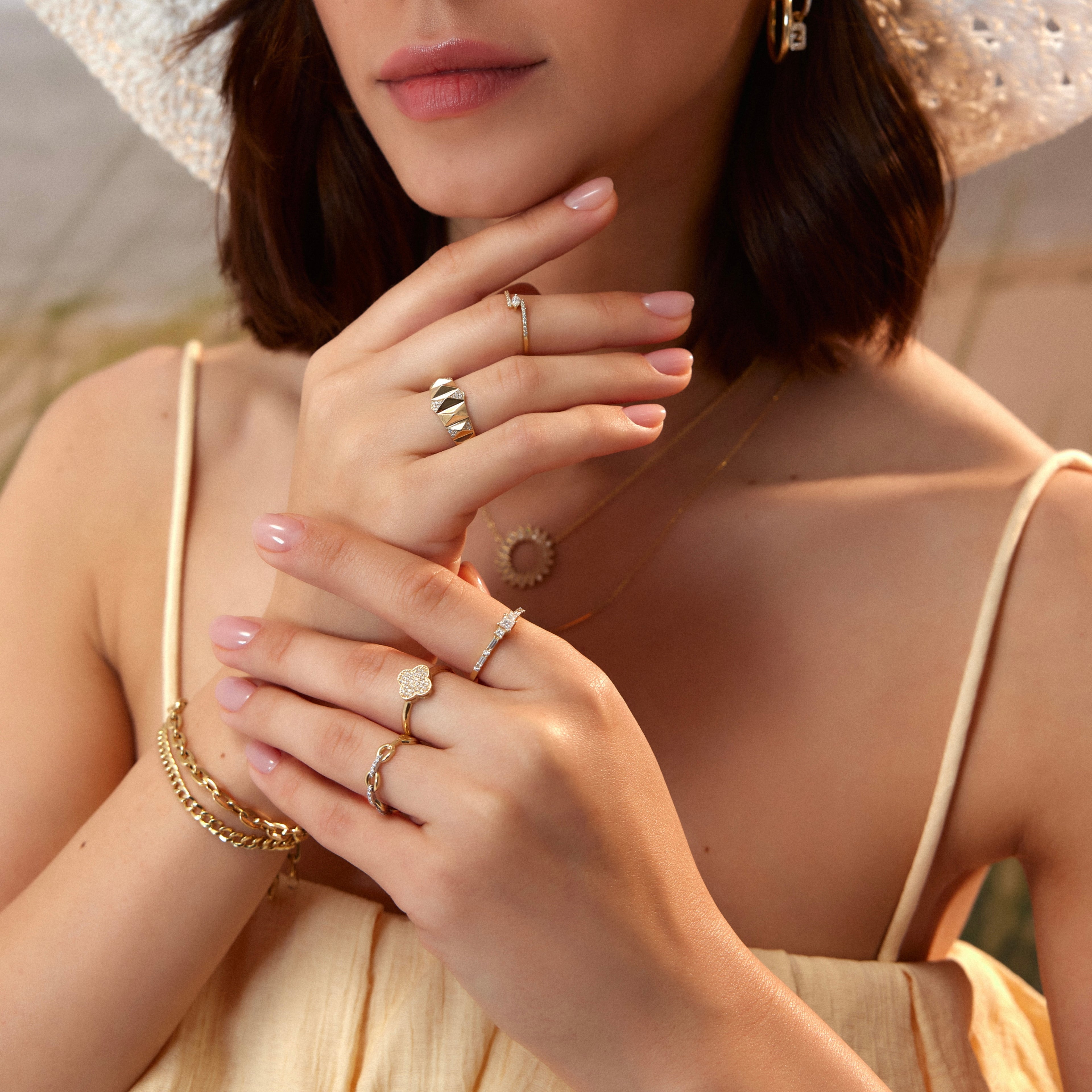 14K altın Foglio yüzük - baguette pırlanta detaylı zarif yüzük, parmakta görünüm