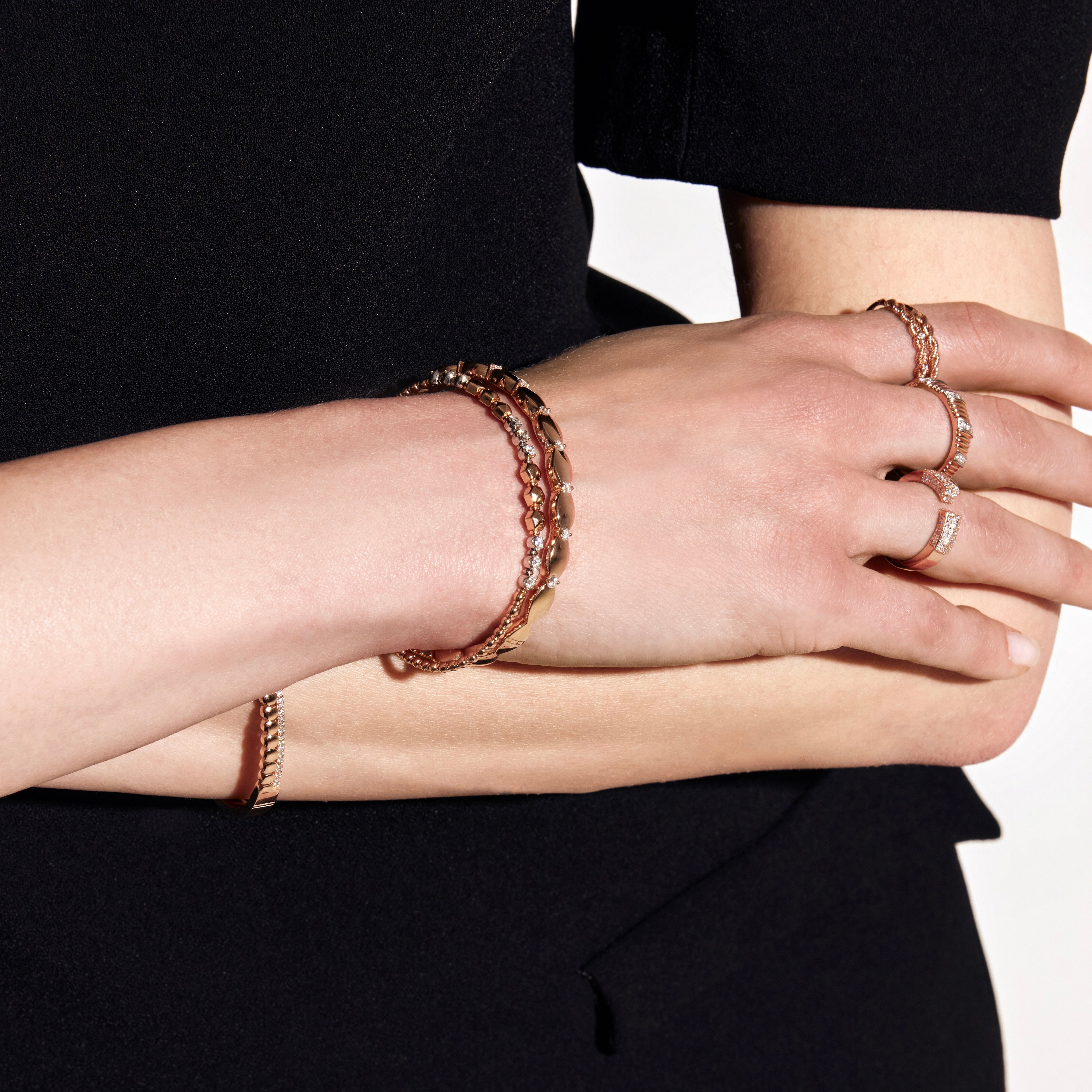 Mooncurve Bileklik kolda görünüm 14K altın pırlanta bileklik