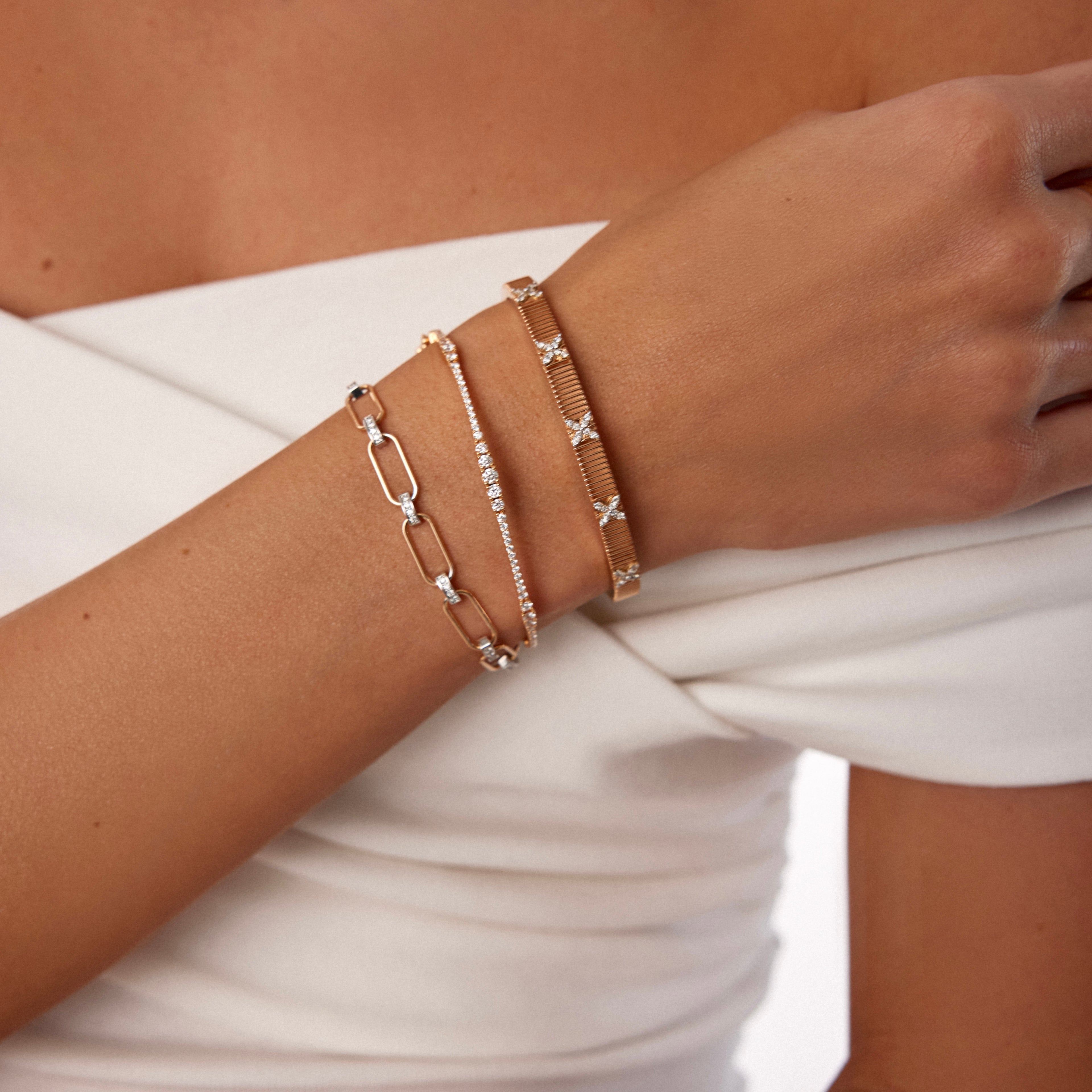 Loop bileklik detay görünümü, 14K altın ve pırlanta işçiliği