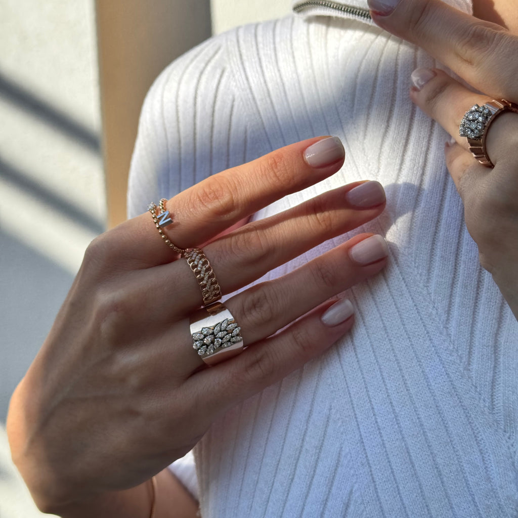 Ramose yüzük detay görünüm - 14K altın baget pırlanta yüzük - Ala Fine Jewelry