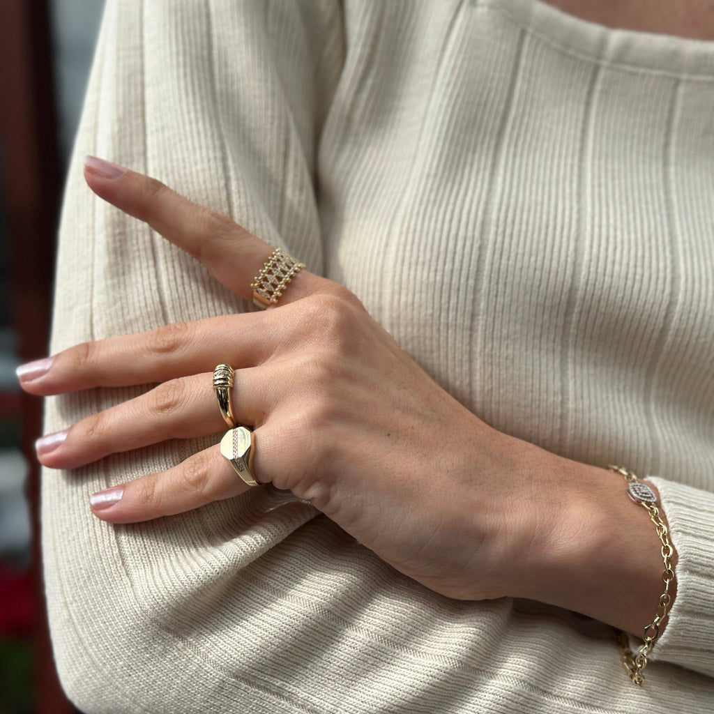 Geometrica Yüzük parmakta görünümü - 14K altın pırlanta yüzük