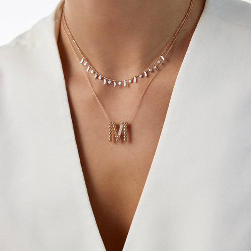 Baguette Bezel Kolye boyunda görünümü - 14K altın pırlanta baguette kolye