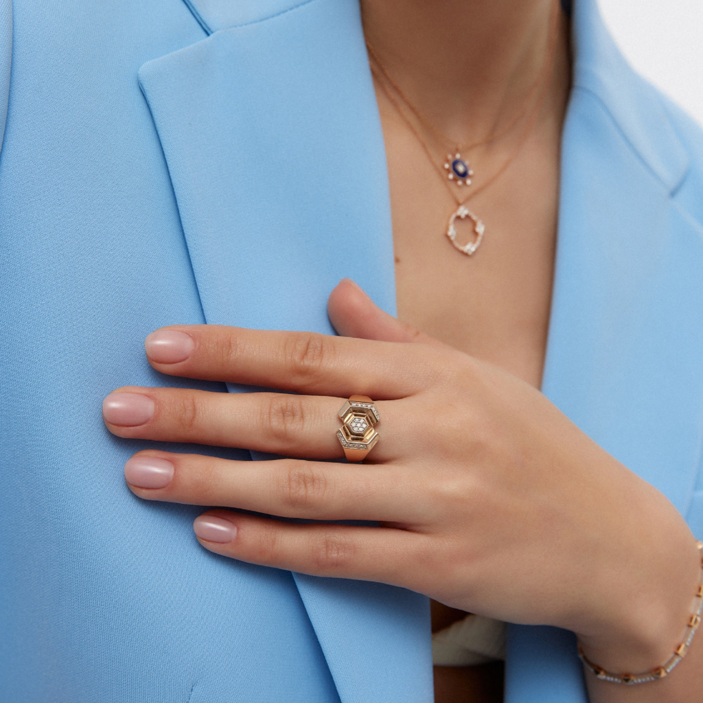 Galaxy Yüzük - 0.19 ct pırlanta modern tasarım 14K altın yüzük parmakta görünümü