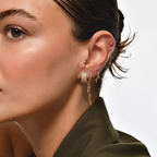 Mini Bezel küpe - 14K altın bezel tasarımlı pırlanta halka küpe, kulakta görünüm