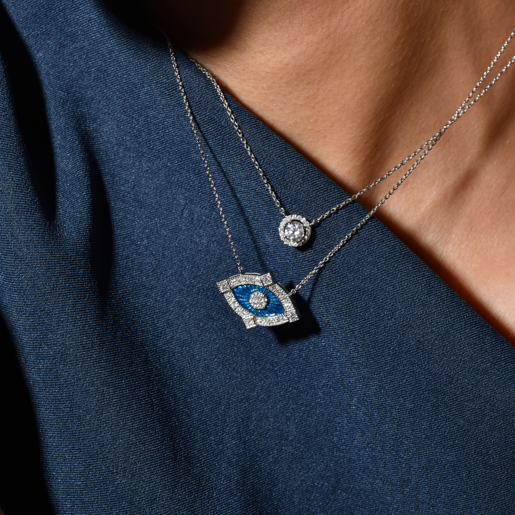 Diamond Eye Kolye boyunda görünümü - 14K altın pırlanta nazarlık kolye