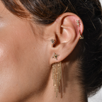 Party Chain Küpe kulakta görünümü - 14K altın pırlanta sallantılı küpe