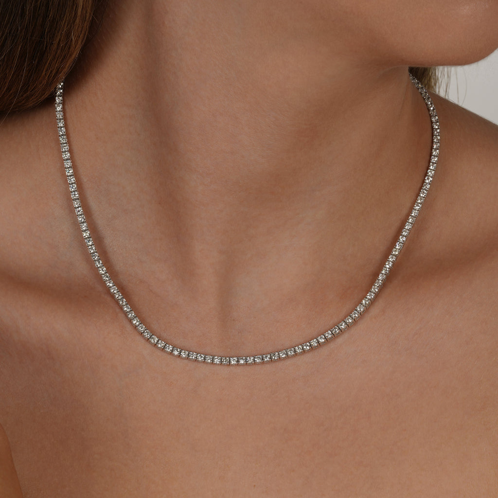 4.90 ct E-VS pırlanta taşlı 14K altın tamtur suyolu kolye - modelde görünümü