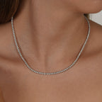 4.90 ct E-VS pırlanta taşlı 14K altın tamtur suyolu kolye - modelde görünümü