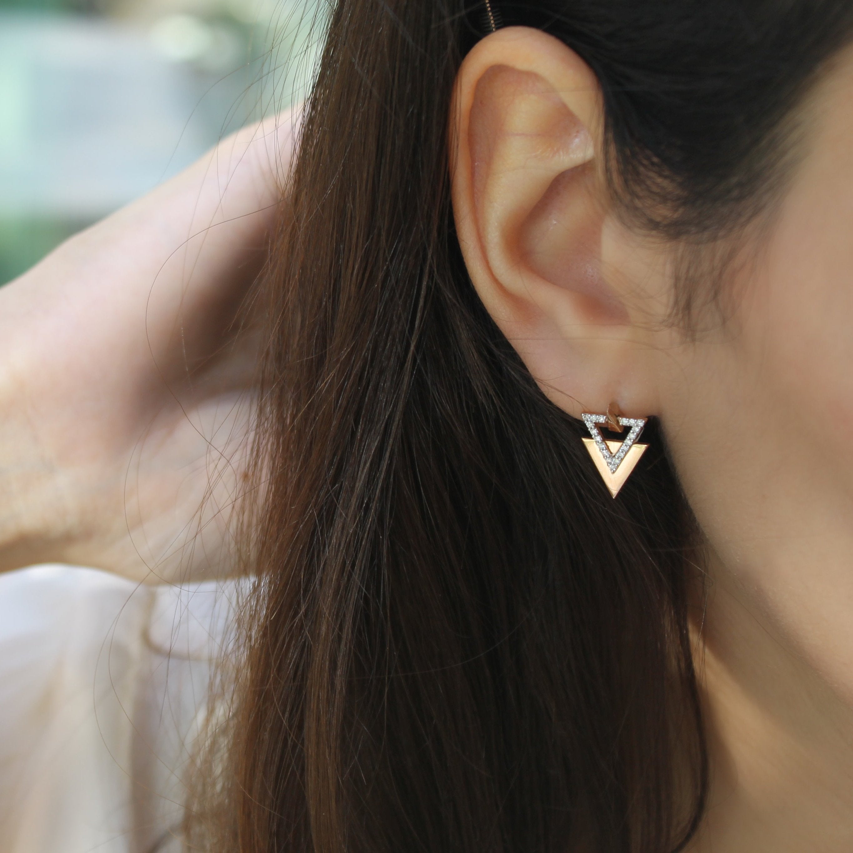 Trios Küpe kulakta görünümü - 14K altın pırlanta küpe