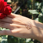 Floral Şahmeran elde görünümü - 14K altın pırlanta şahmeran