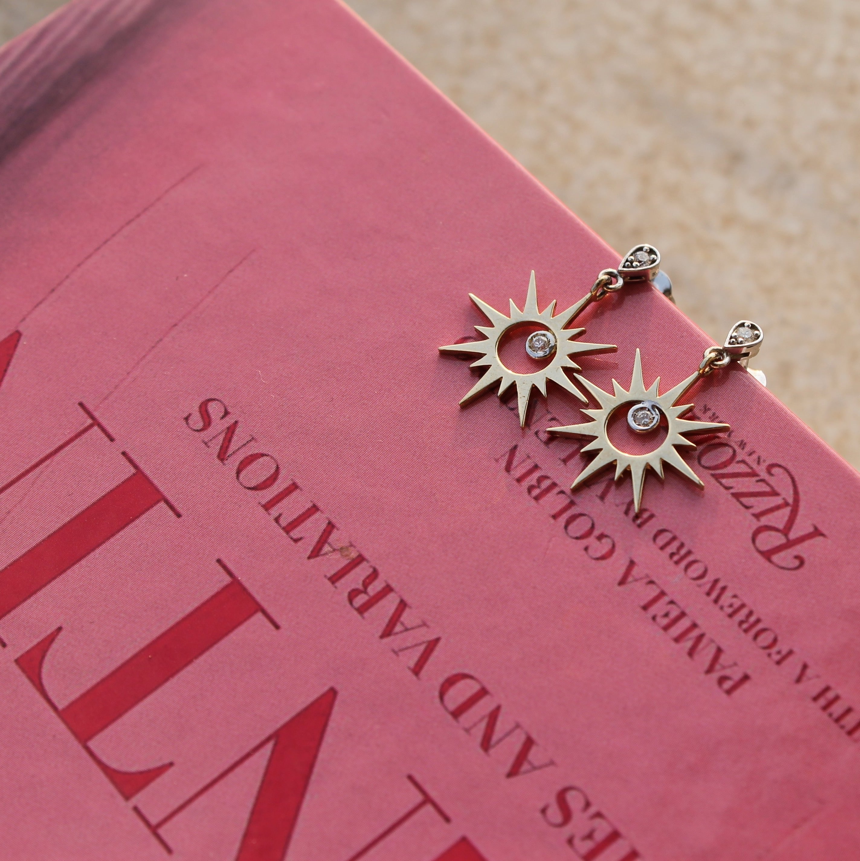 The Sun Küpe detay görünümü - 14K altın pırlanta güneş küpe