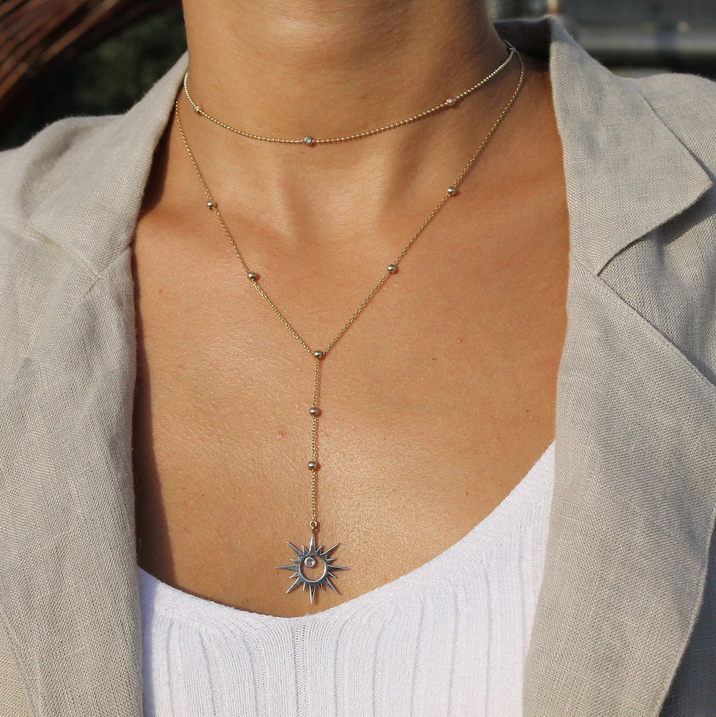 The Sun Kolye - 14K altın pırlanta güneş kolye boyunda görünümü