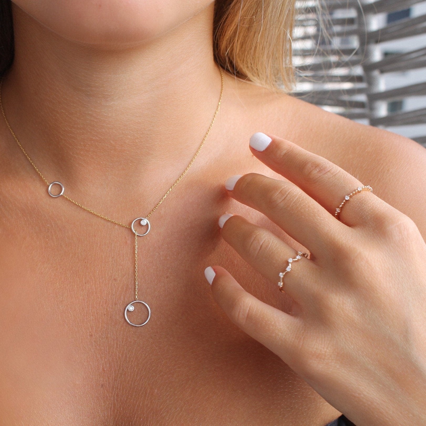 Outsider Adjustable Kolye boyunda görünümü - 14K altın pırlanta ayarlanabilir kolye