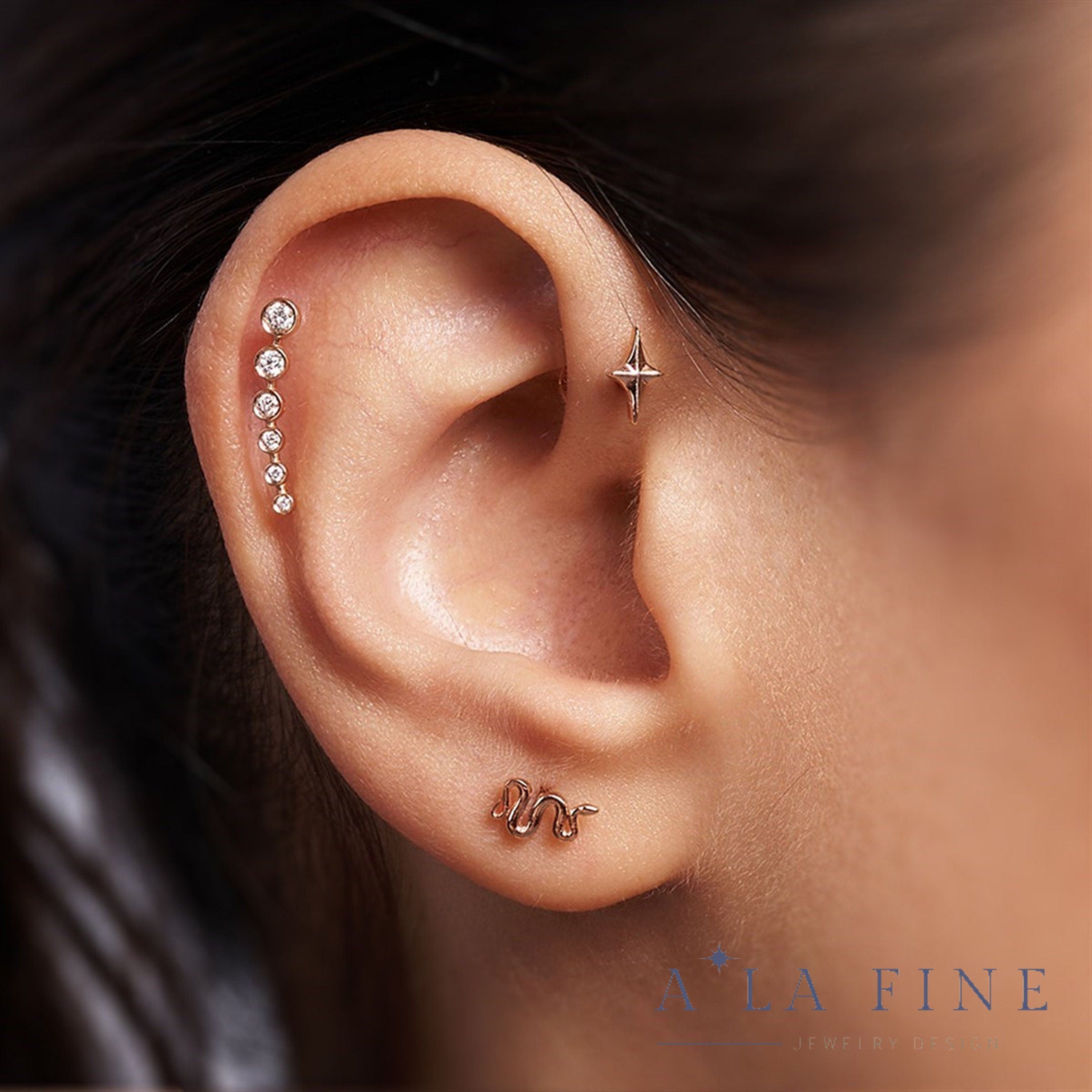 Pole Star yıldız piercing kulakta görünümü - 14K altın