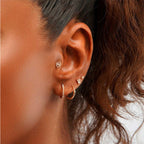 Eye Diamond piercing kulakta görünümü - 14K altın ve pırlanta