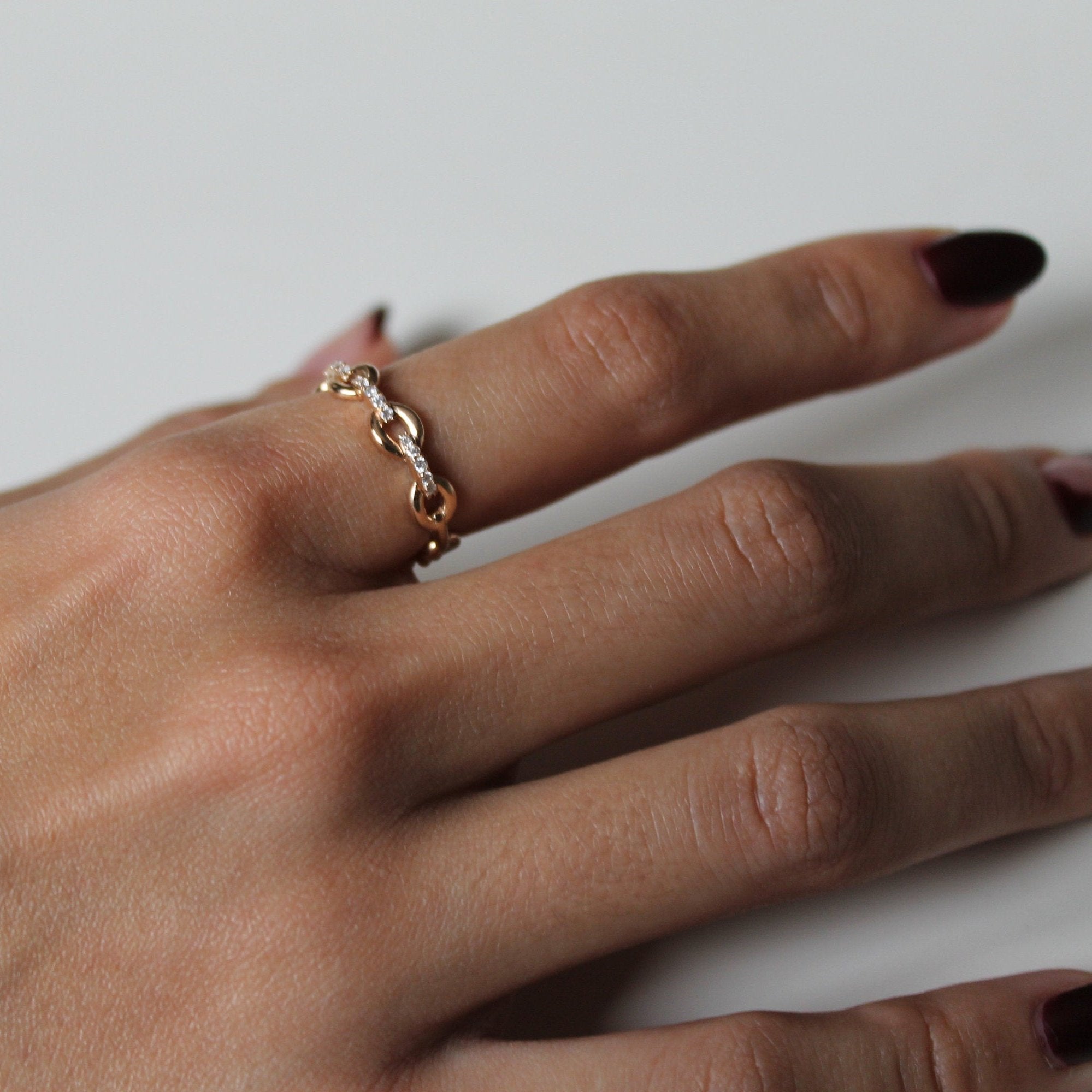 Link Yüzük parmakta görünümü - 14K altın pırlanta zincir yüzük