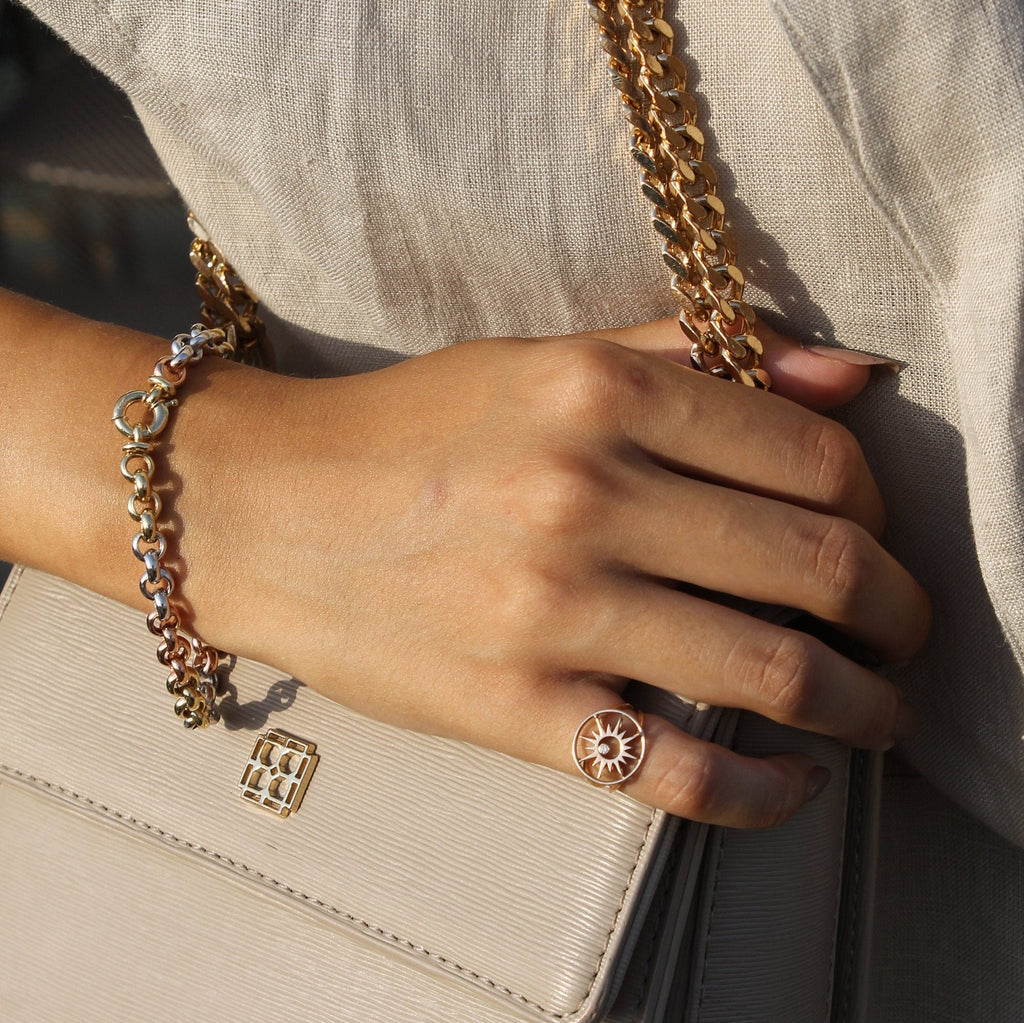 The Sun Yüzük parmakta görünümü - 14K altın pırlanta güneş yüzük