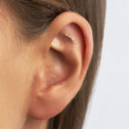 Pırlantalı Yay Piercing - 14K altın pırlanta yay piercing - kulakta görünümü