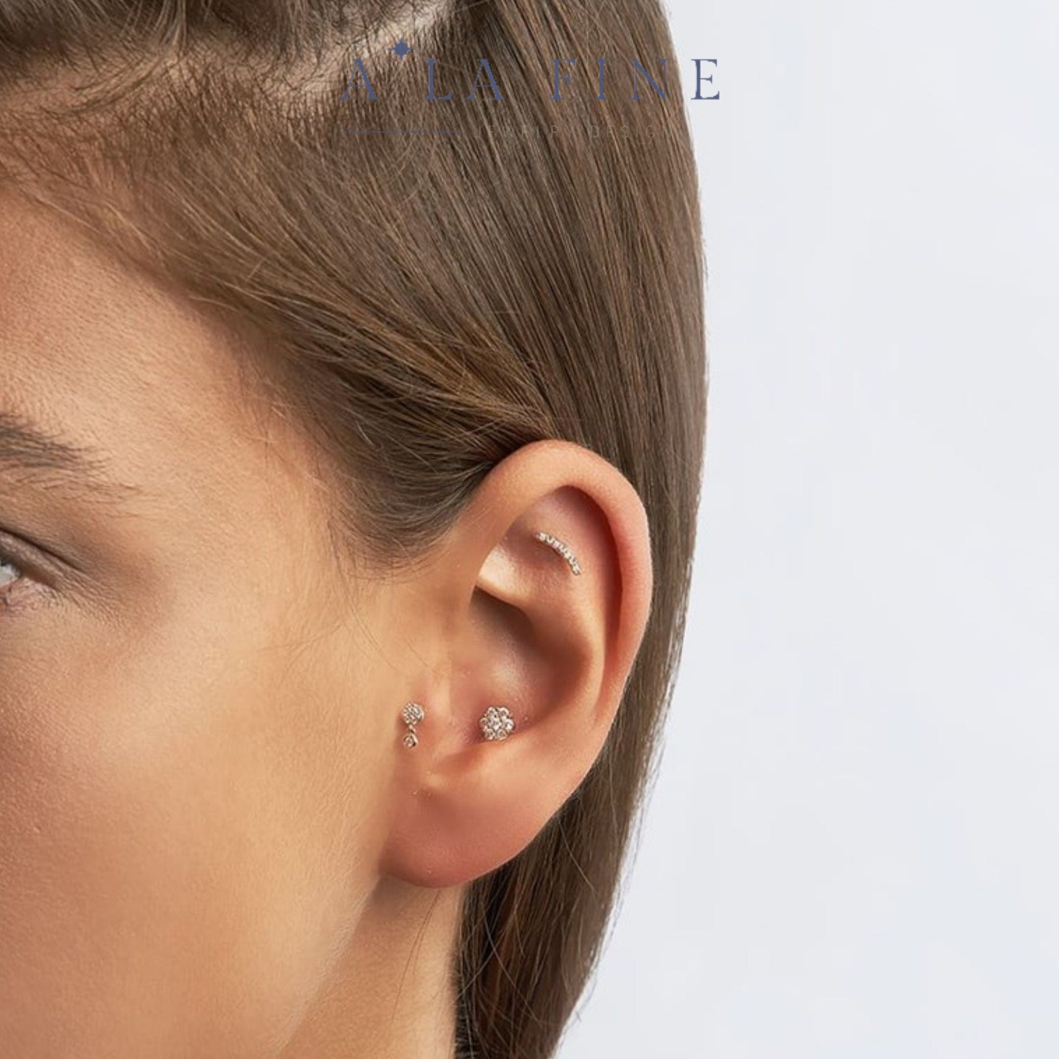 Pırlantalı Yay Piercing - 14K altın pırlanta yay piercing - kulakta görünümü